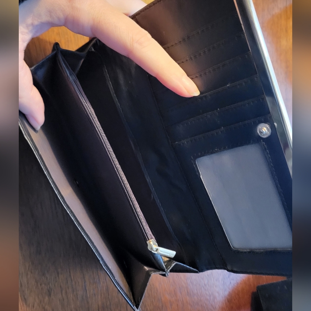 🌹Rose-Scented Black And Gold Vegan Leather Clutch Wallet - Picture 9 of 9